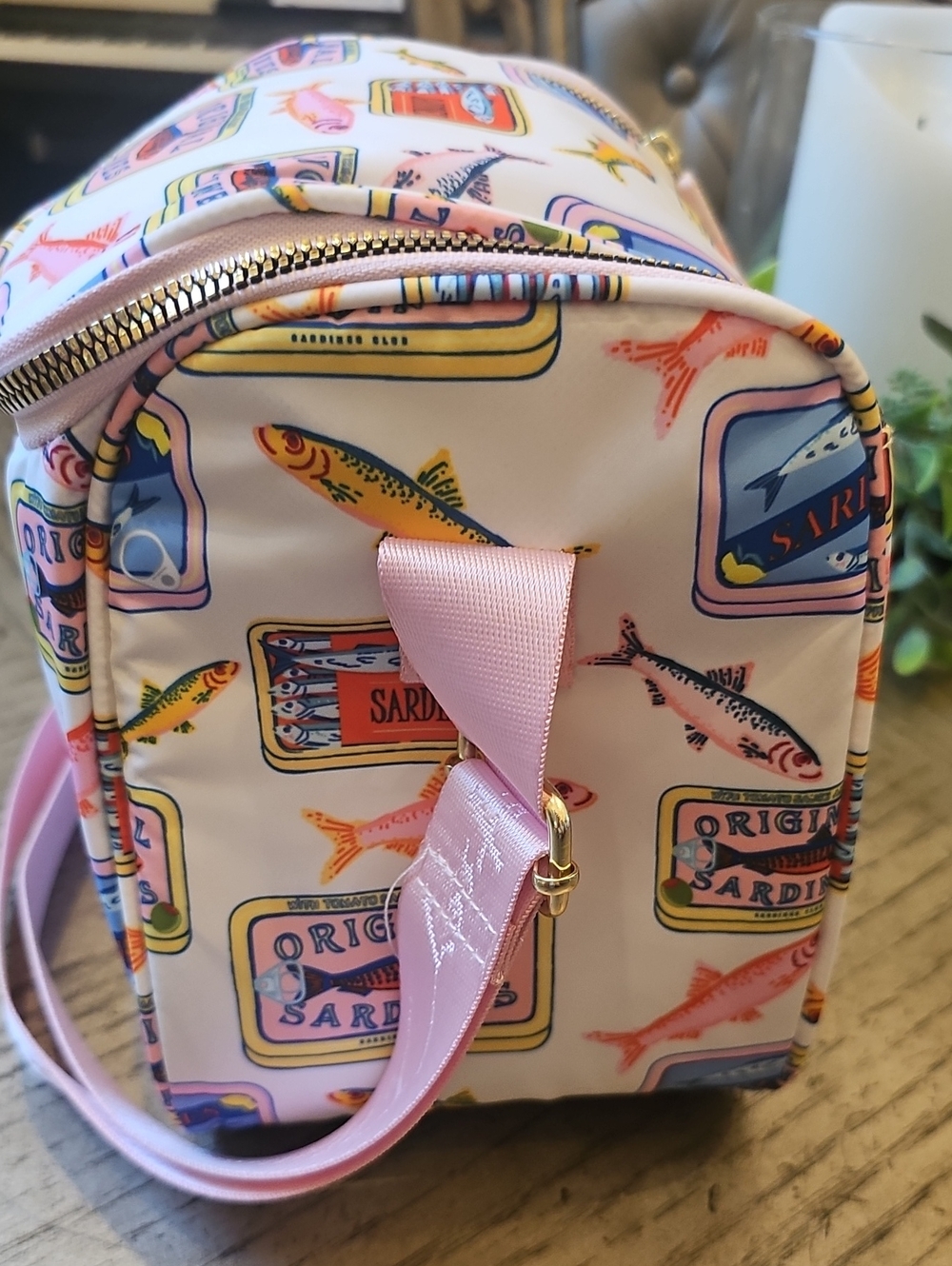 Betsey Johnson 'Original Sardines' Pink Crossbody Lunch Tote NWT - Picture 4 of 11